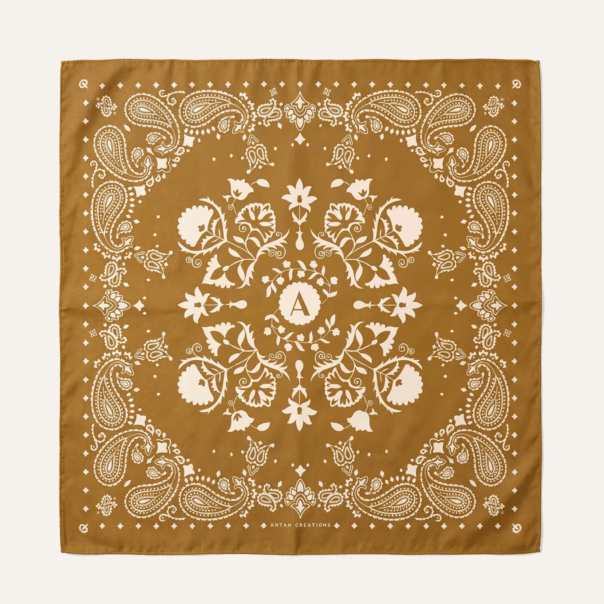 Bandana en soie Golden Brown – 70 × 70 cm