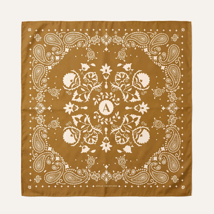 Bandana en soie Golden Brown – 70 × 70 cm