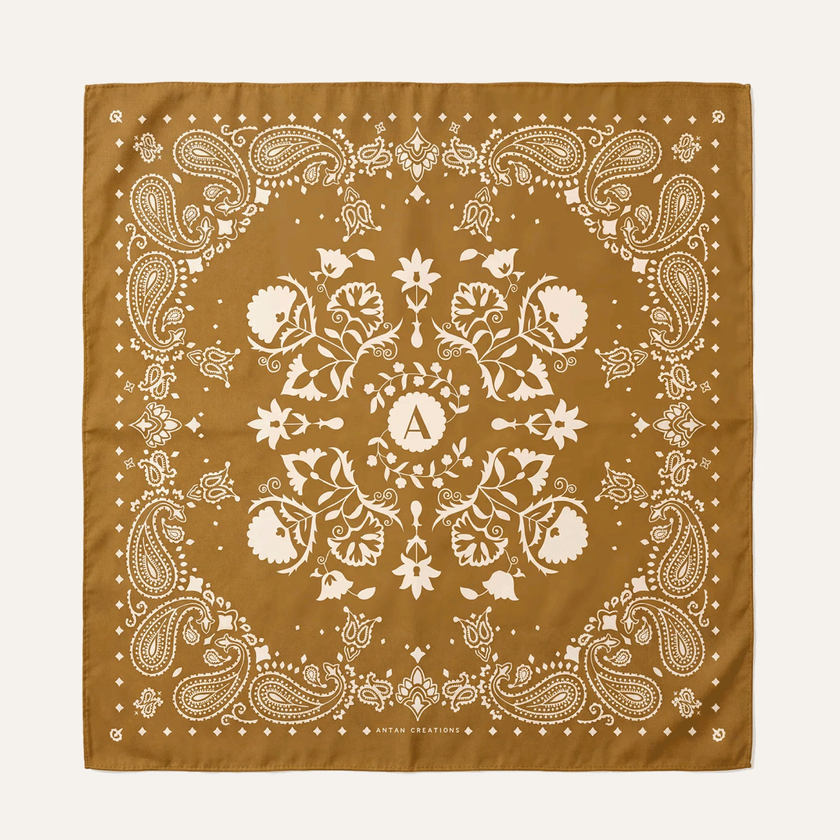 Bandana en soie Golden Brown – 70 × 70 cm