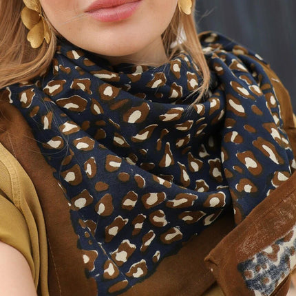 grand foulard léopard marine 