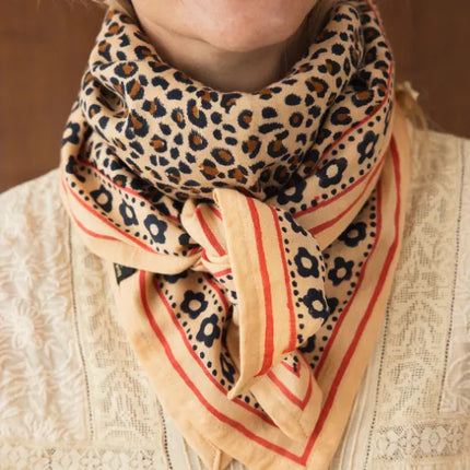 Grand foulard leopard rouge love explorer 