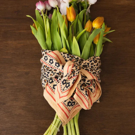 Grand foulard leopard rouge love explorer 