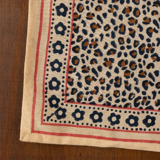 Grand foulard leopard rouge love explorer 
