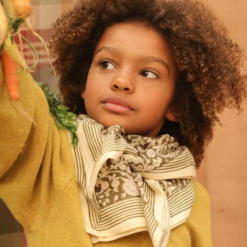 grand foulard fleuri kaki