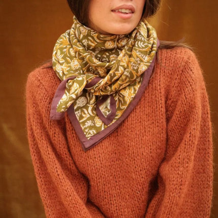 foulard fleuri kaki et marron