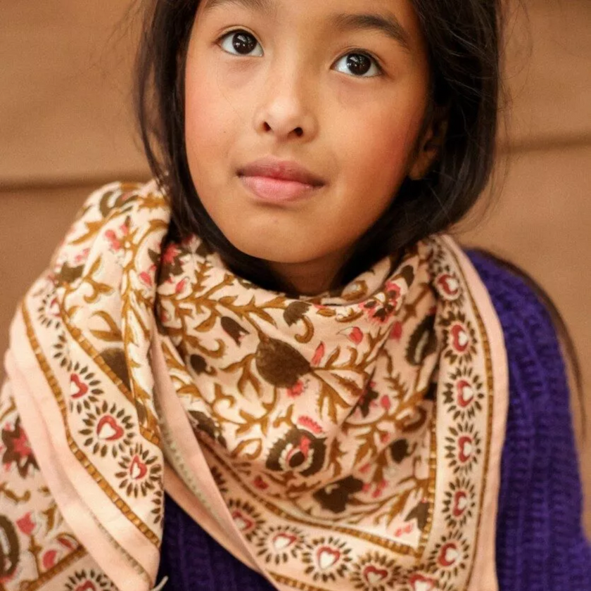 grand foulard fleuri rose poudre