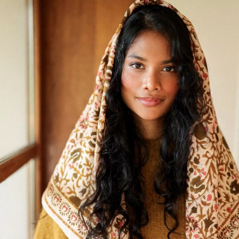 grand foulard fleuri rose poudre