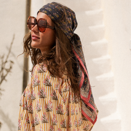 grand foulard rose et bleu marine