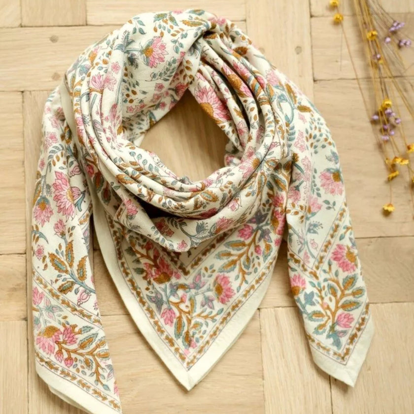 foulard fleuri beige et rose