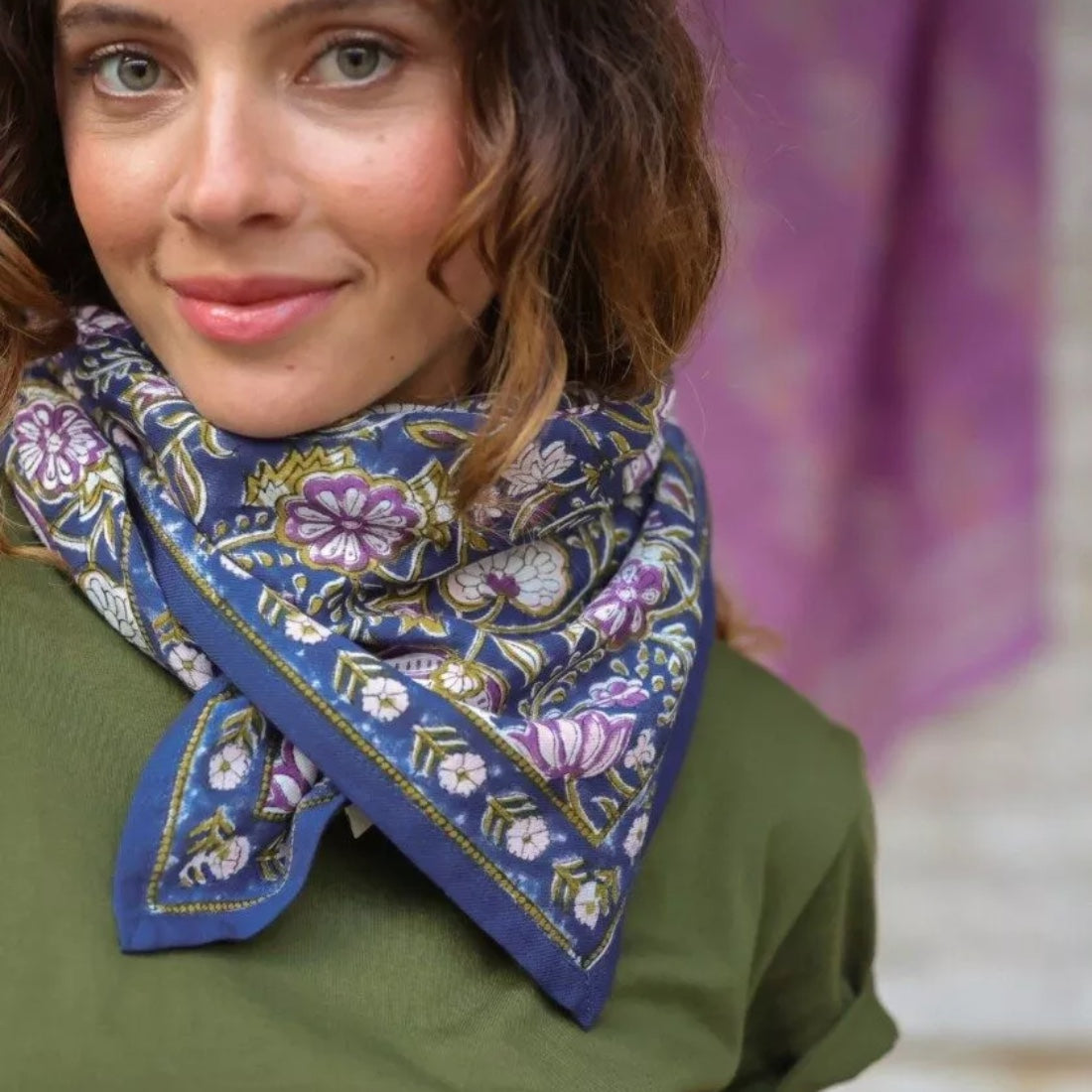 grand foulard bleu marine