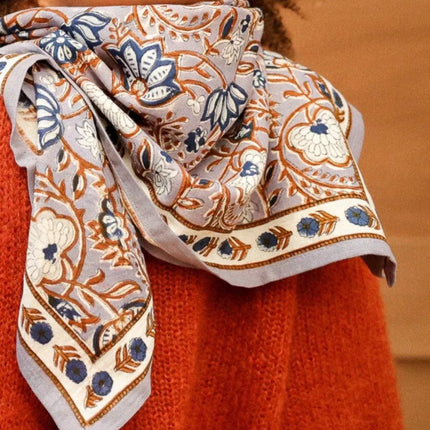 grand foulard fleuri bleu azur
