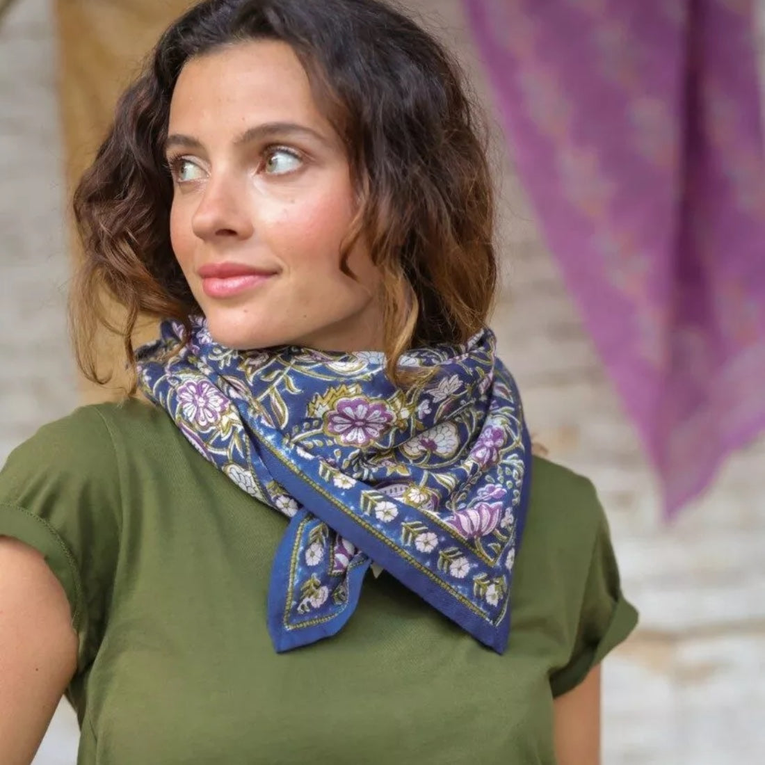 grand foulard bleu marine