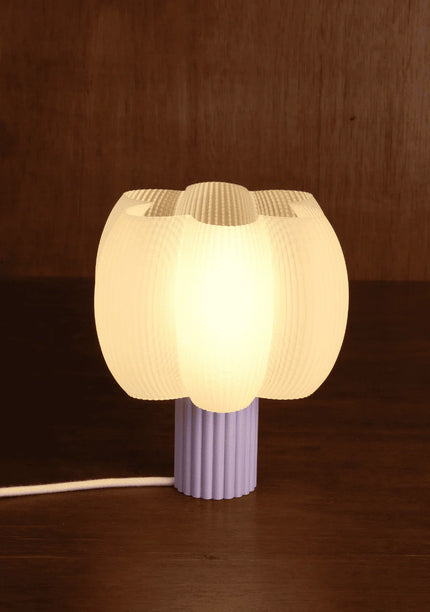 Lampe bleuu studio lilas 