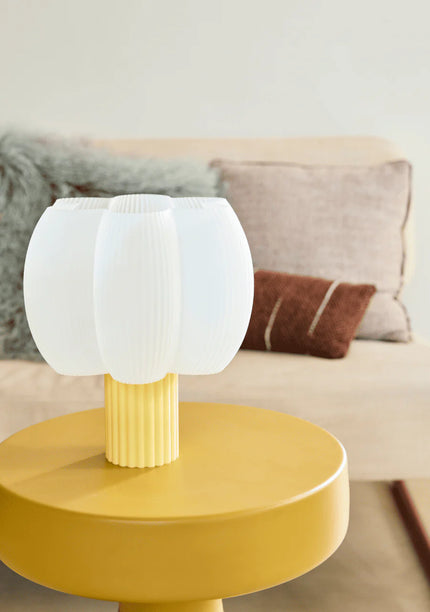 Lampe fluffy banane bleuu studio