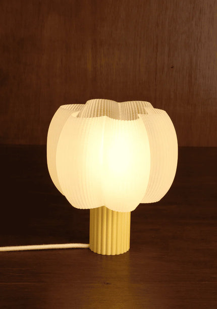 Lampe fluffy banane bleuu studio