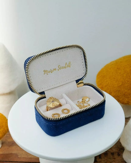 Mini boite à bijoux en velours bleu marine 