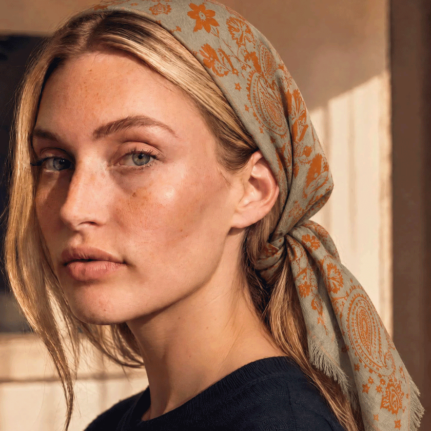 Grand foulard en laine Mordoré – 100 × 100 cm