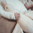peluche oie sonore liva beige 