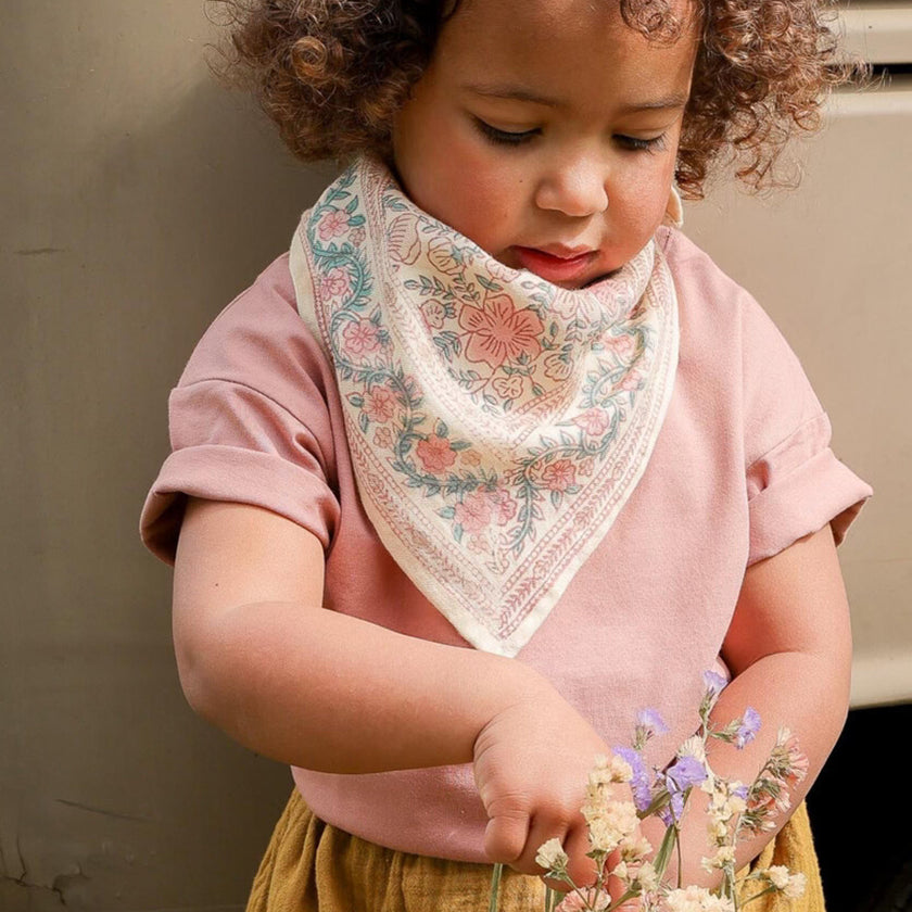 petit foulard fleuri