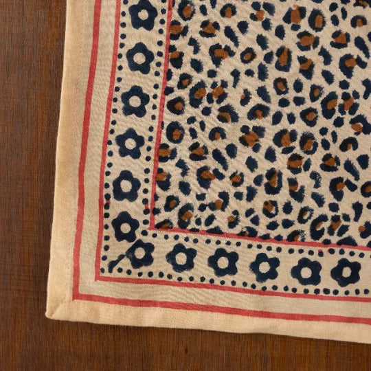Petit foulard leopard rouge love explorer 