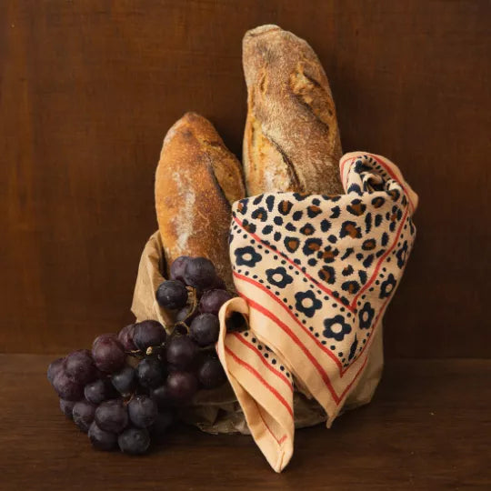Petit foulard leopard rouge love explorer 