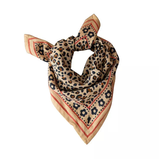 Petit foulard leopard rouge love explorer 