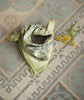 Petit foulard motif fleurs vert et bleu 