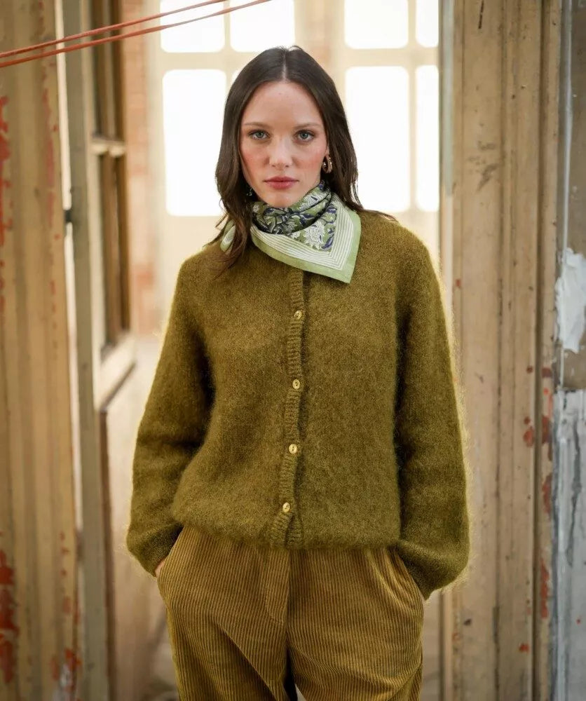 Petit foulard motif fleurs vert et bleu 