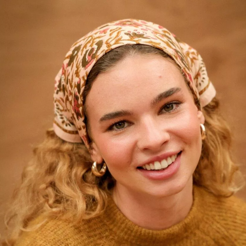 petit foulard fleuri rose poudre