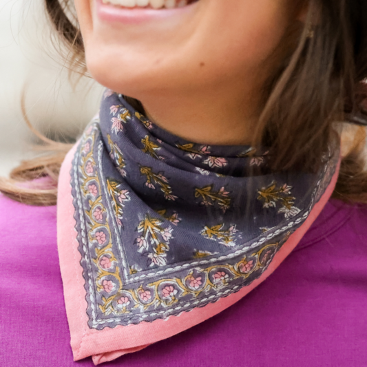 petit foulard violet et rose