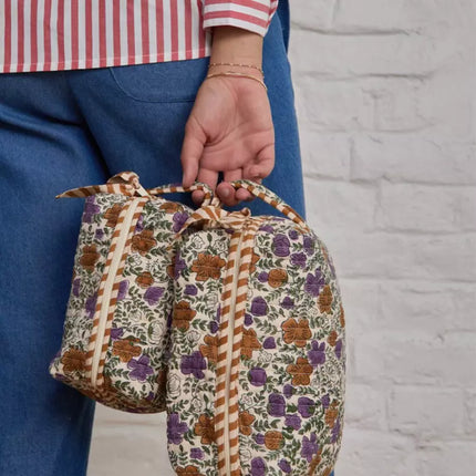 trousse de toilette fleurie violette 