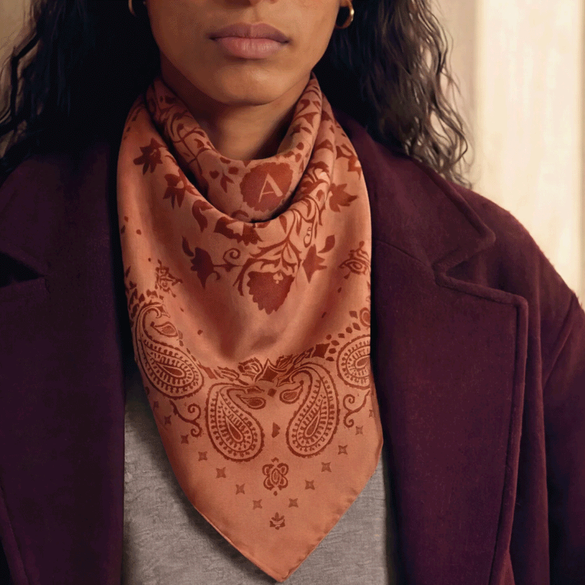 Bandana en soie Poudré – 70 × 70 cm