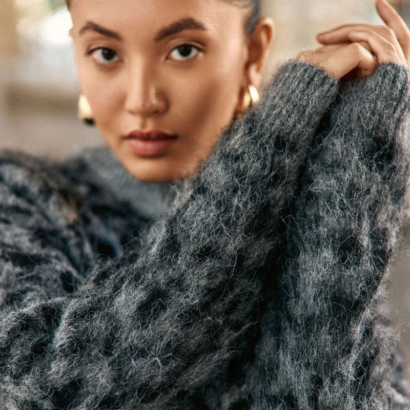 pull leopard gris et noir