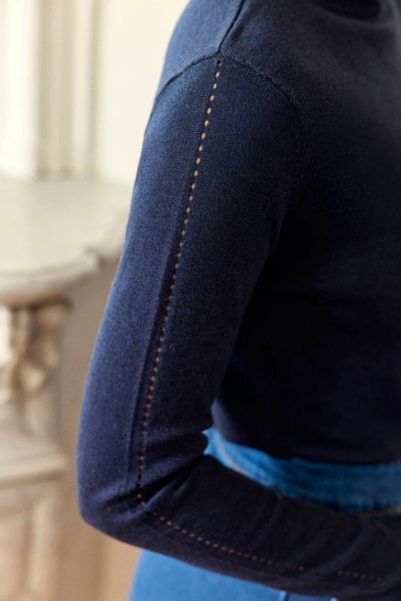 Pull col roulé bleu marine