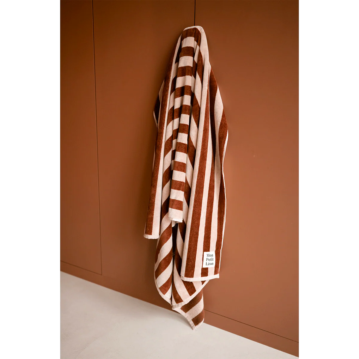 Serviette de bain rayures marron et beige mon petit leon