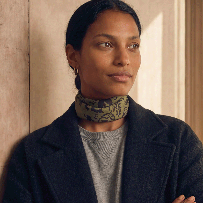 Bandana en soie Khaki – 70 × 70 cm