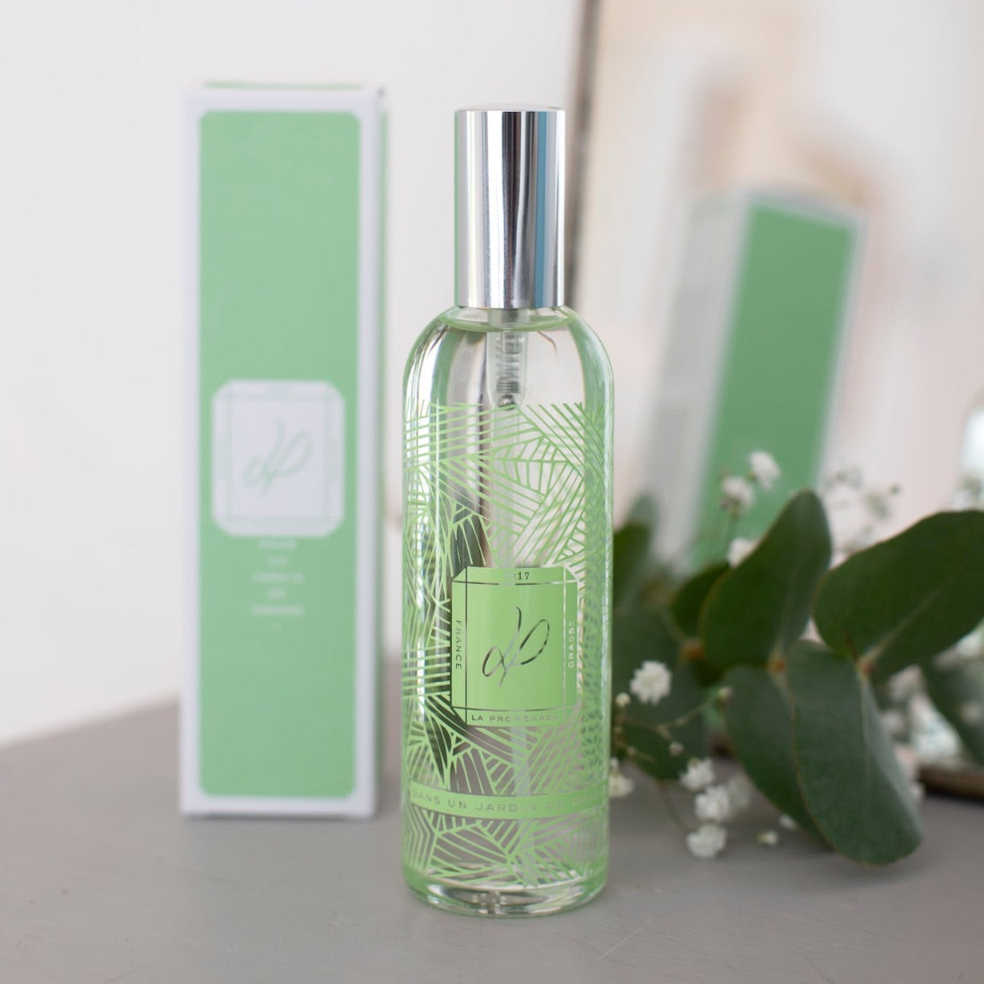 spray dans un jardin de grasse 