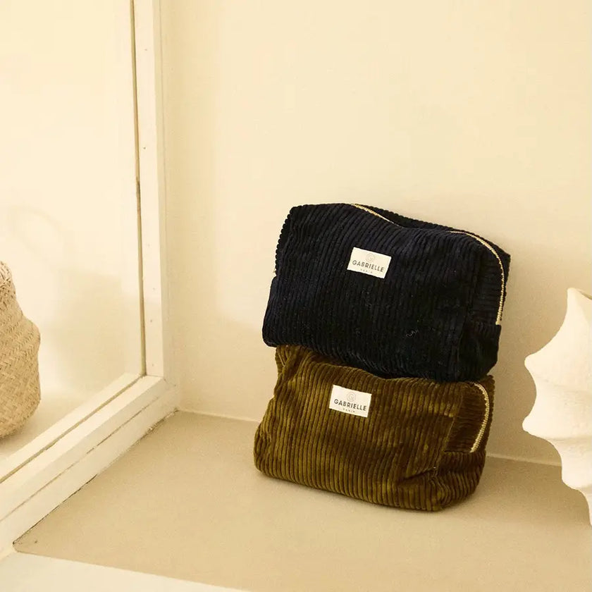 trousses en velours vert olive et bleu marine