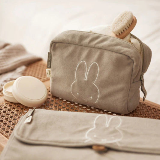 trousse de soin olive green avec un lapin