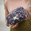 trousse de toilette bleu marine fleurie