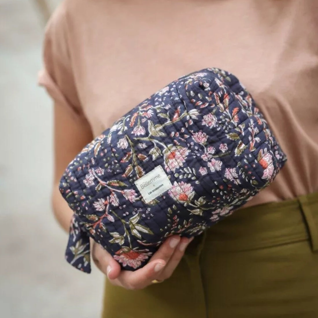 trousse de toilette bleu marine fleurie