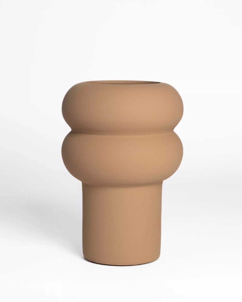 Vase ondulé marron clair