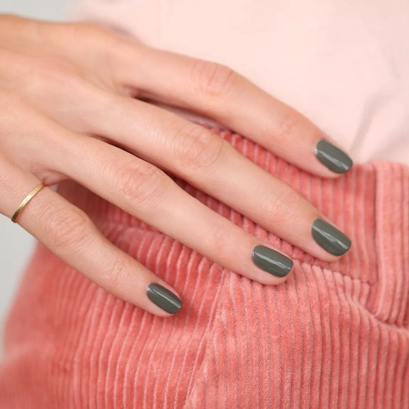 Vernis semi-permanent khaki manucurist