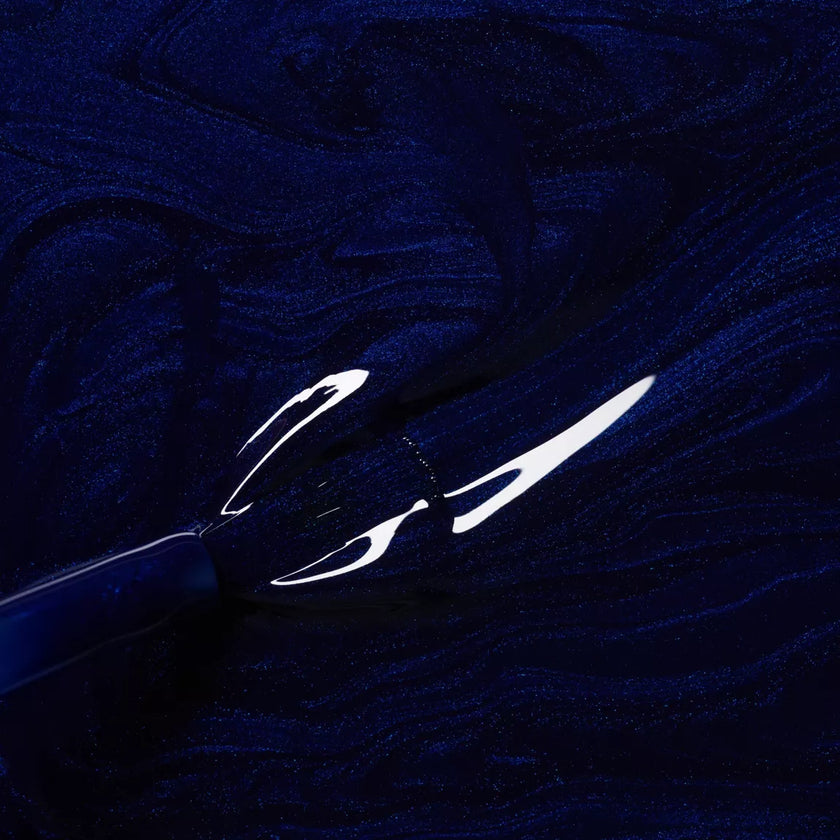 Vernis semi-permanent bleu pailleté 