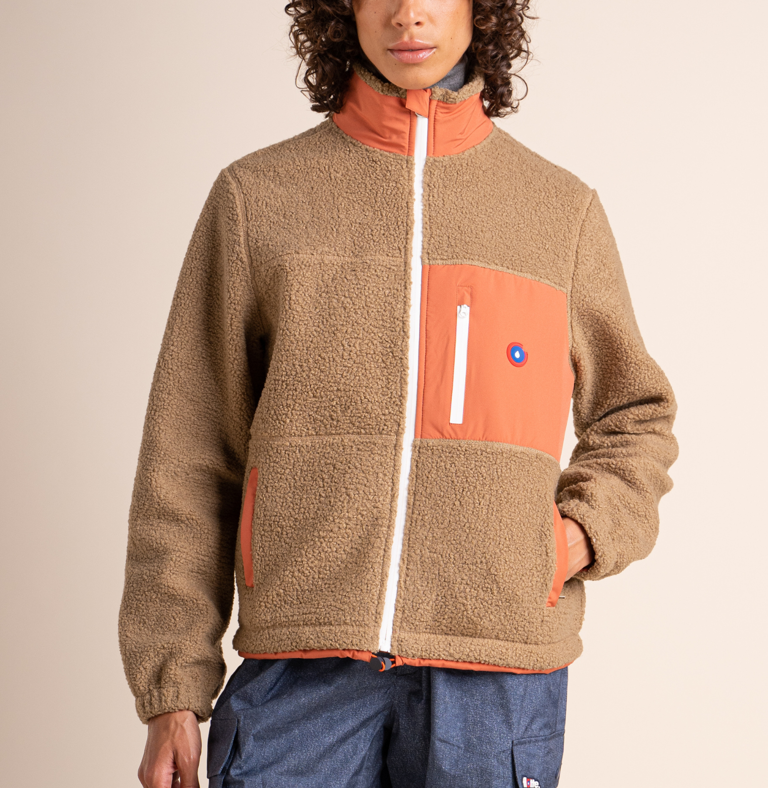 veste polaire orange et beige