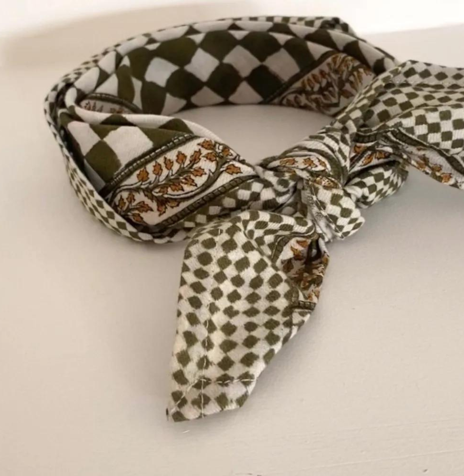 petit foulard damier kaki